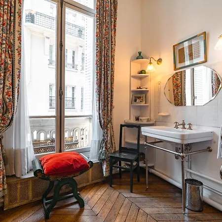 Victor Hugo - Charmante De Luxe Villa París