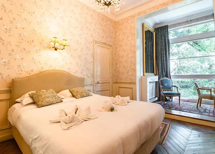 Victor Hugo - Charmante De Luxe Villa